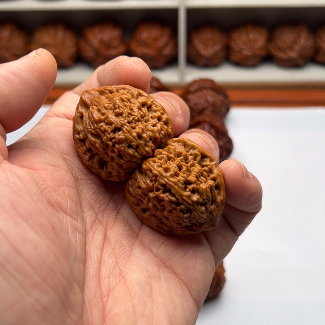 文玩核桃把件F***6南疆石