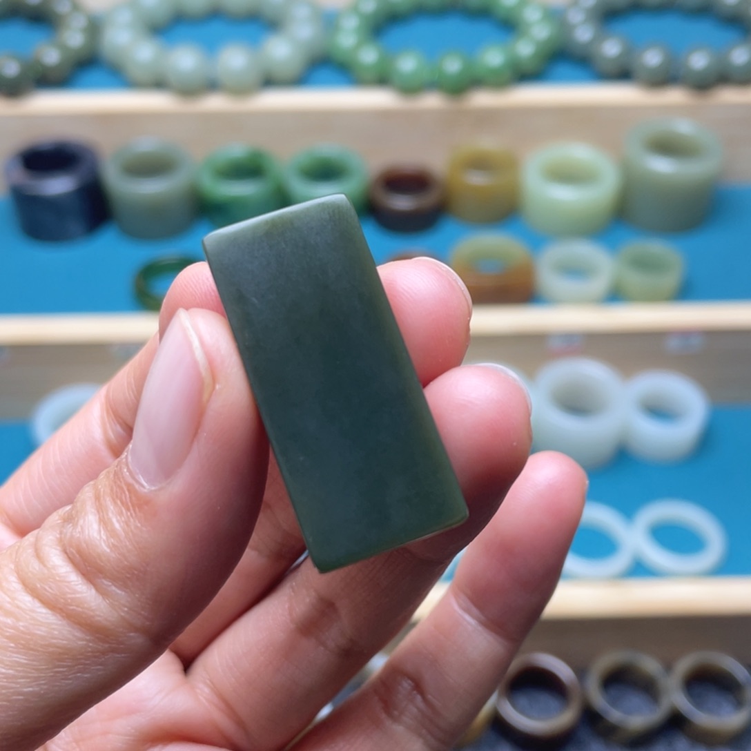 和田玉吊坠未镶嵌