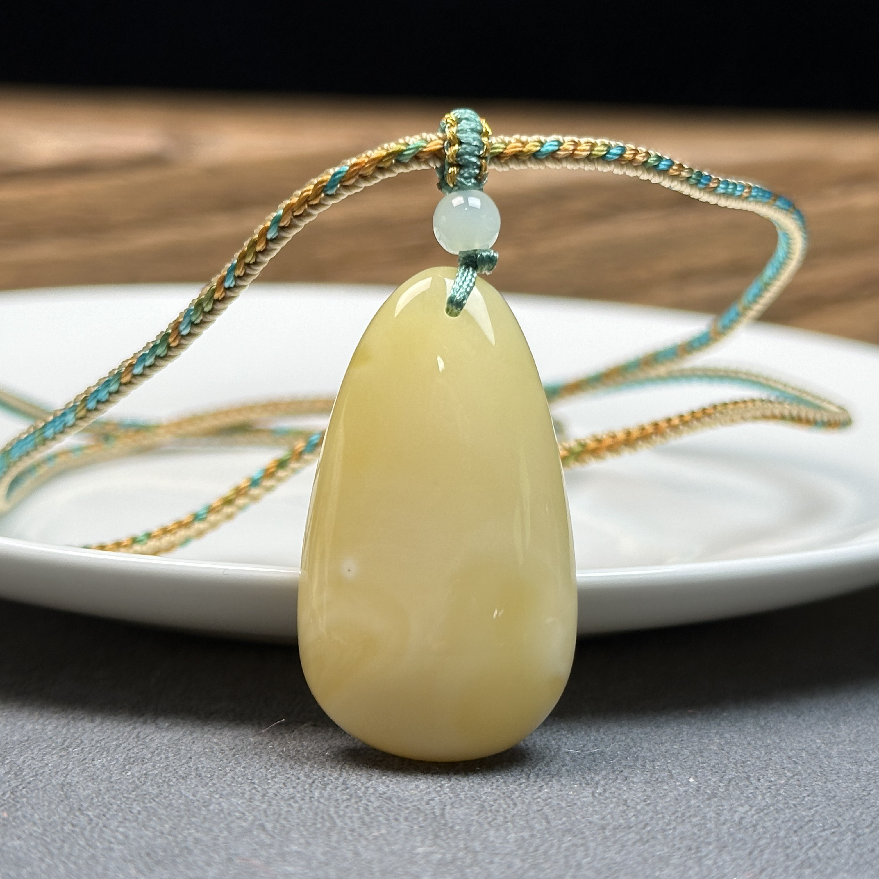 Y2066 天然蜜蜡鸡油黄白花水滴牌23*40*11mm 支持复检 假一罚四