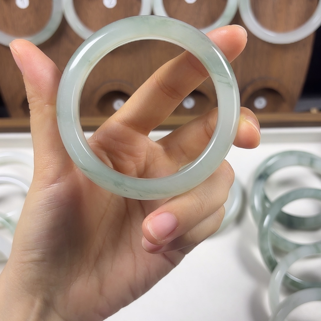 石英质玉未镶嵌手镯