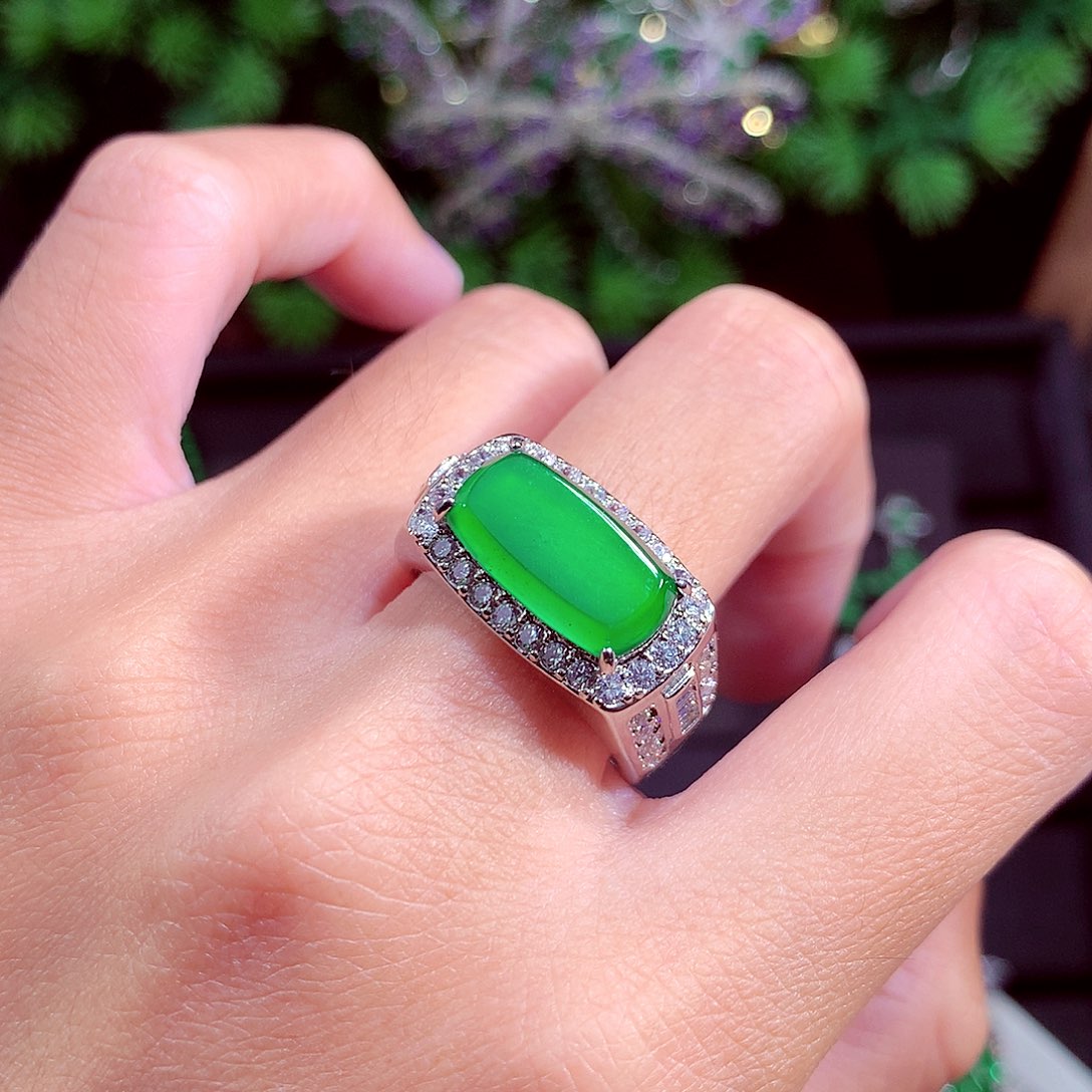 颈饰未镶嵌翡翠天然