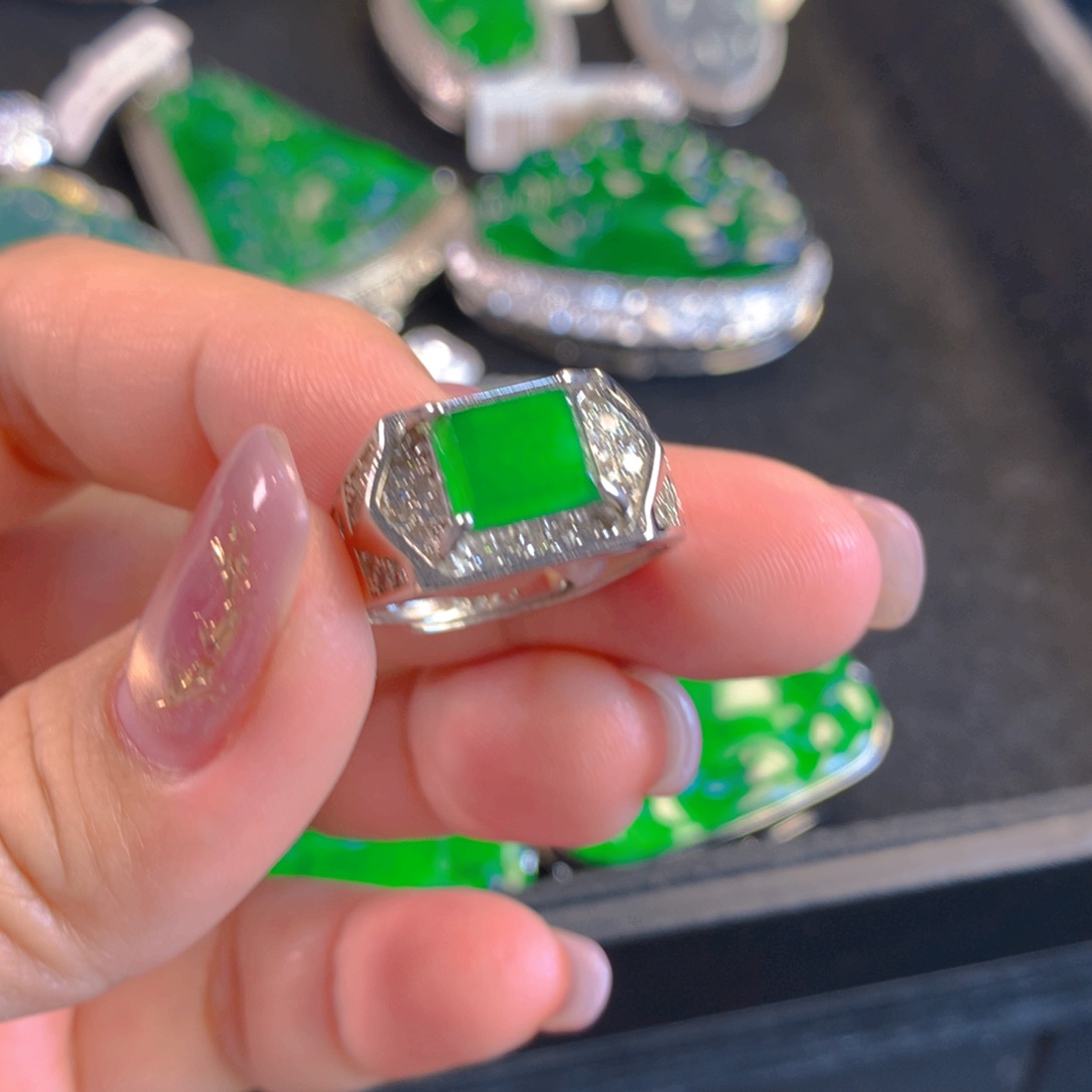 翡翠颈饰银S925镶嵌翡翠