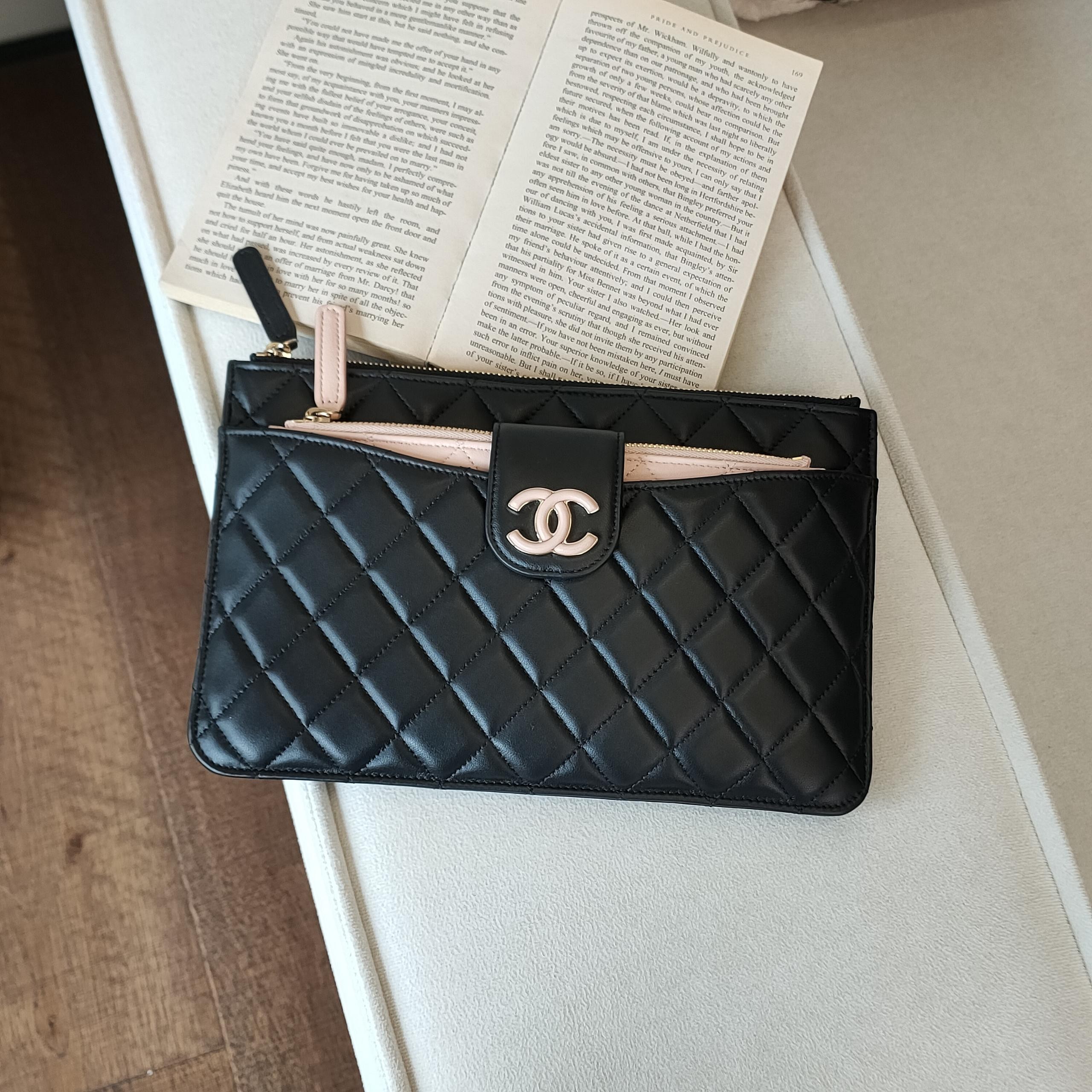 95新 Chanel/香奈儿 Azul-24C黑粉拼色金扣羊皮手拿包/44953