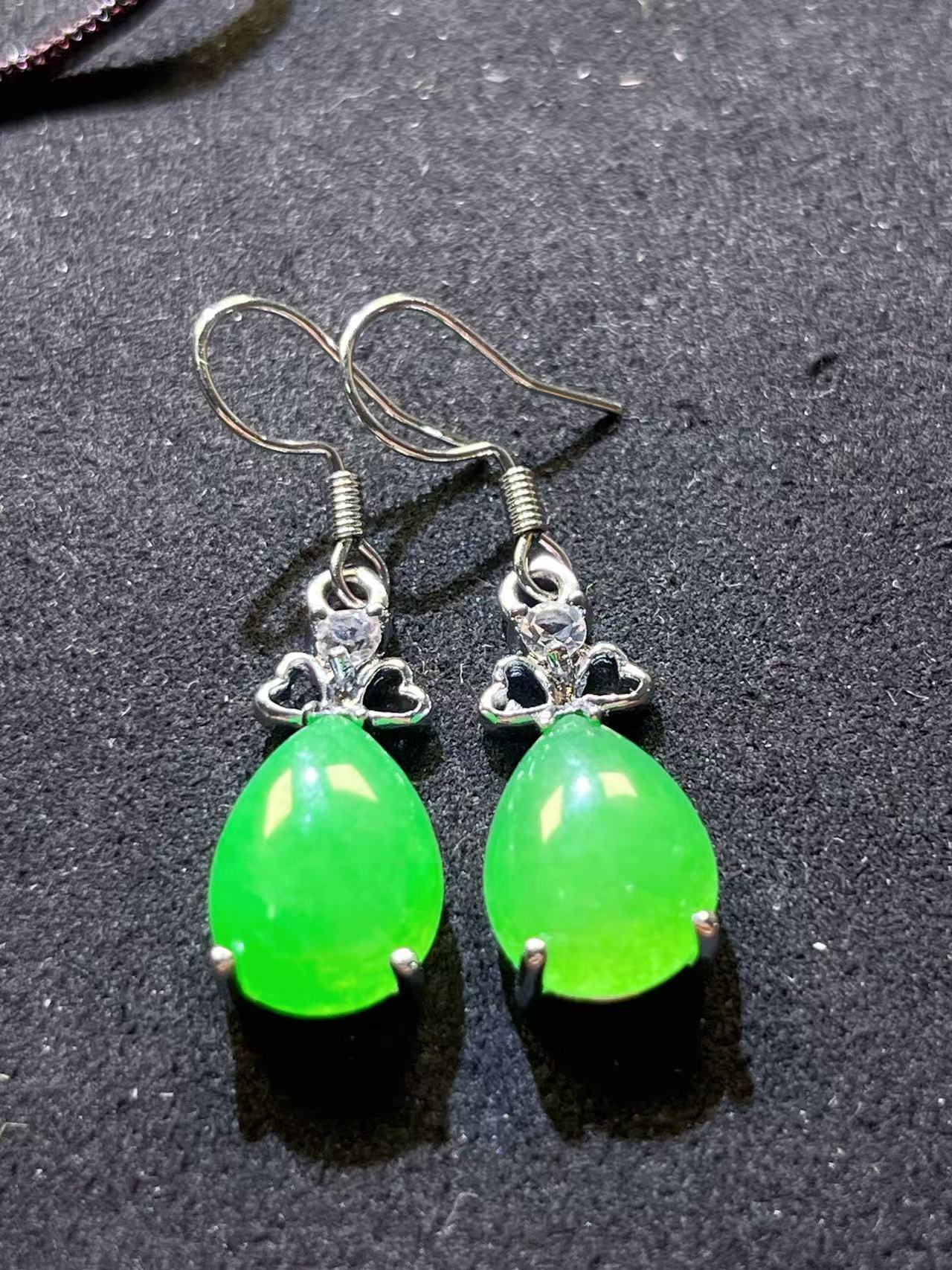 缅A纯正满绿缅翠鸽子蛋耳J，多样性发一盆景石