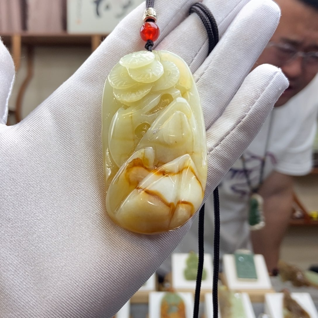 蛇纹石玉未镶嵌颈饰