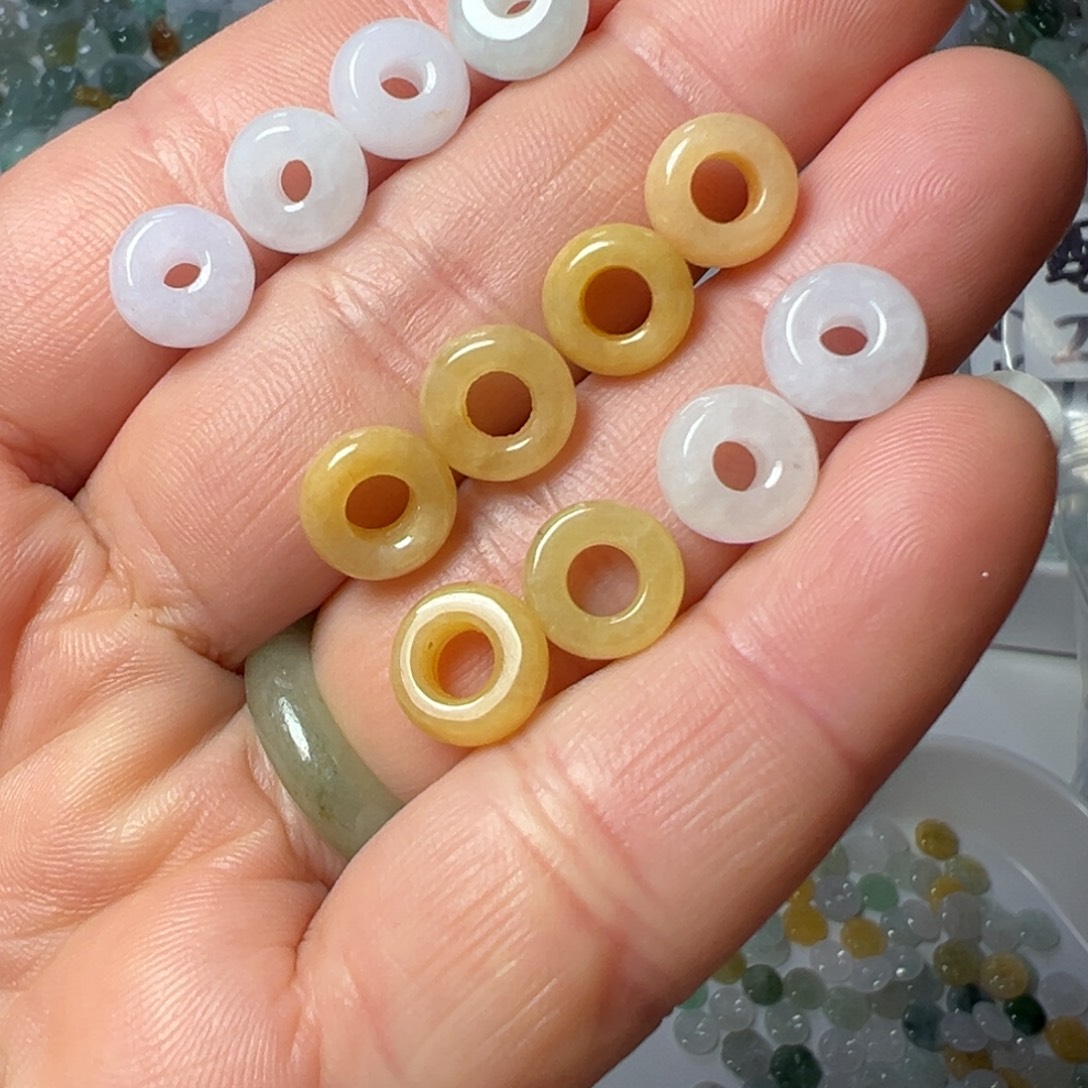 翡翠未镶嵌颈饰甜甜圈两个50块