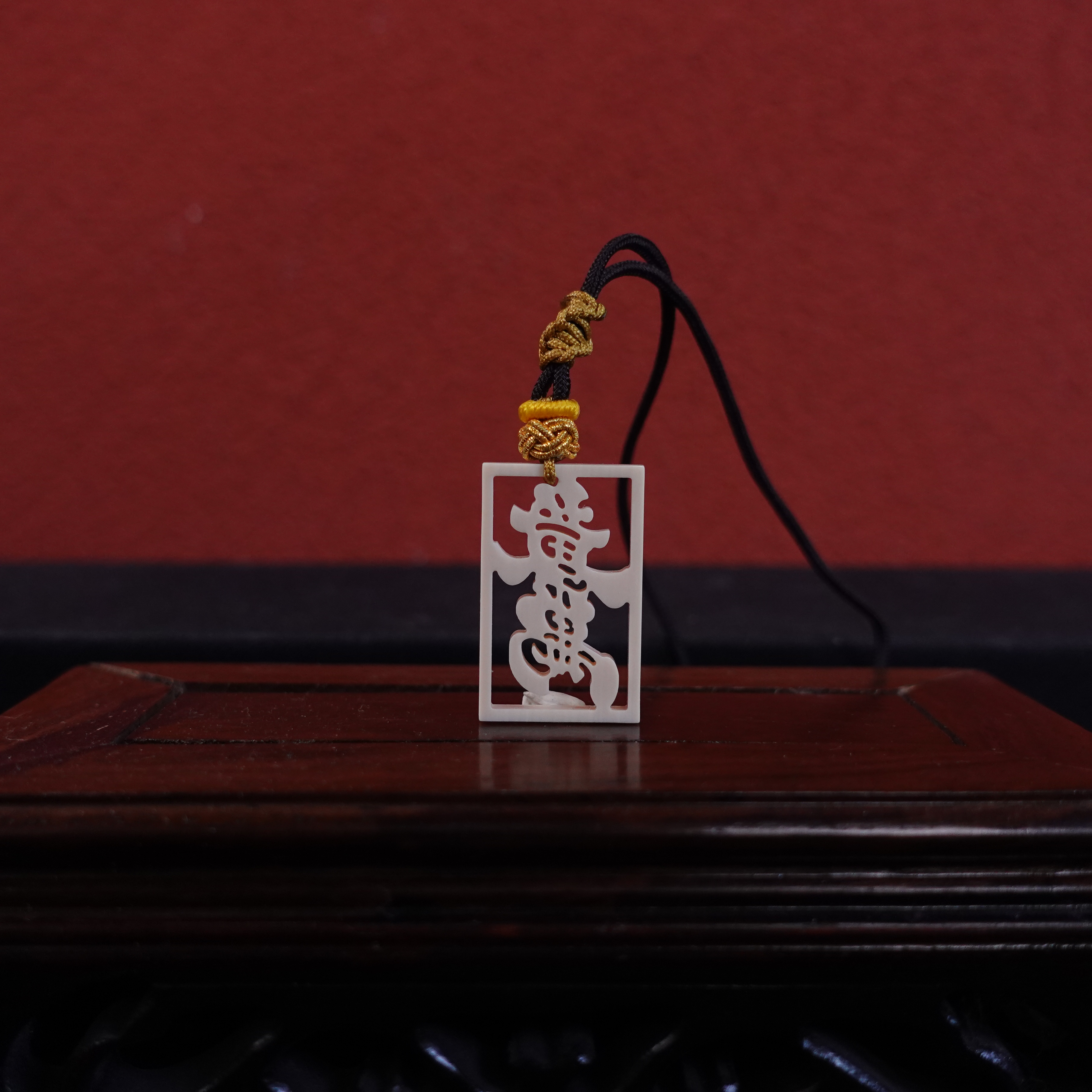 胡北(省大) 猛犸牙黄金万两挂件（带边框）Y1398