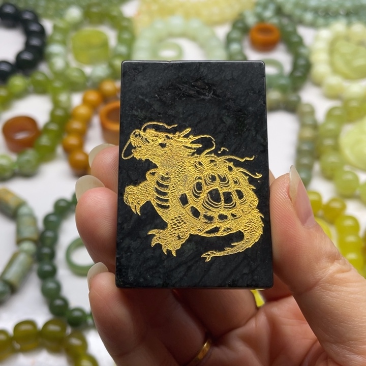 蛇纹石玉吊坠未镶嵌