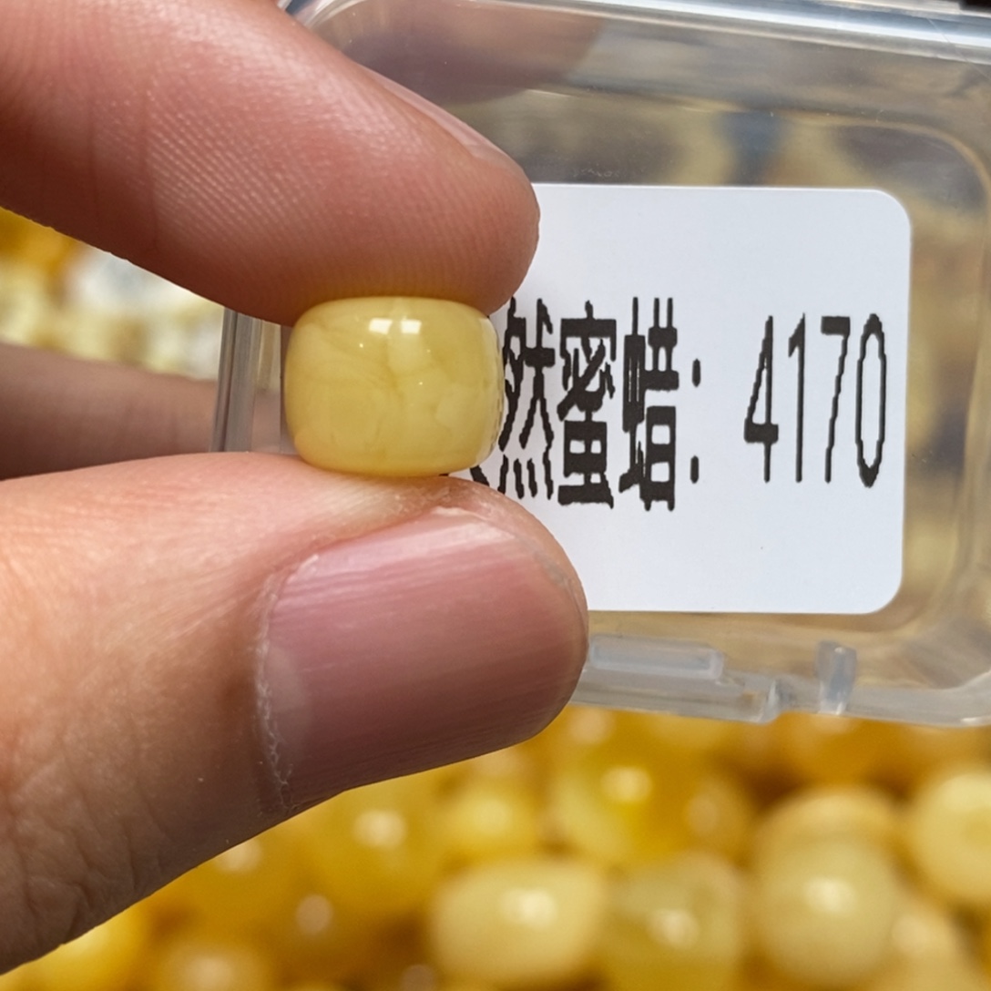 蜜蜡未镶嵌珠宝奇石4170