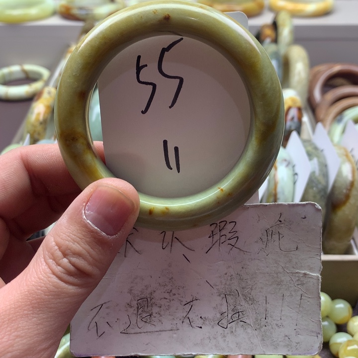 蛇纹石玉手镯未镶嵌
