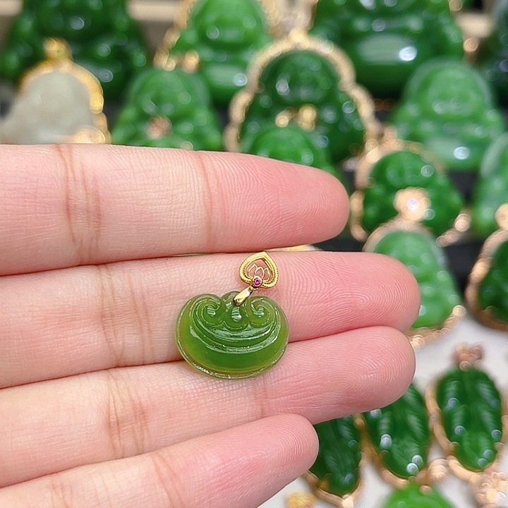 和田玉（碧玉）颈饰18K金镶嵌