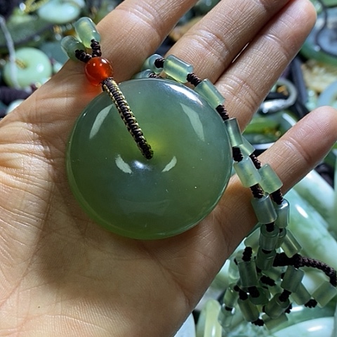 岫玉颈饰未镶嵌挂件