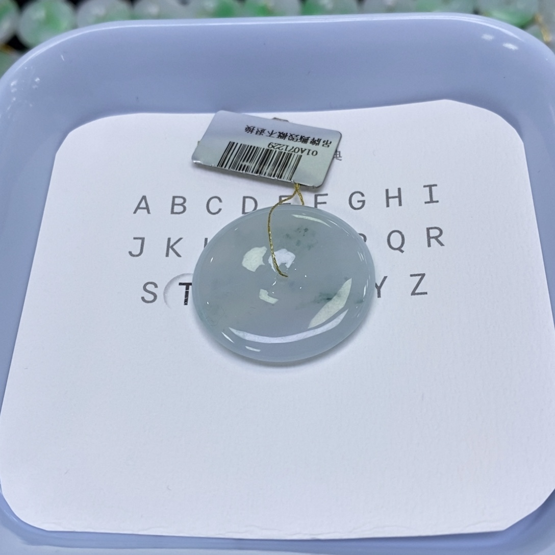 颈饰未镶嵌翡翠飘花平安扣