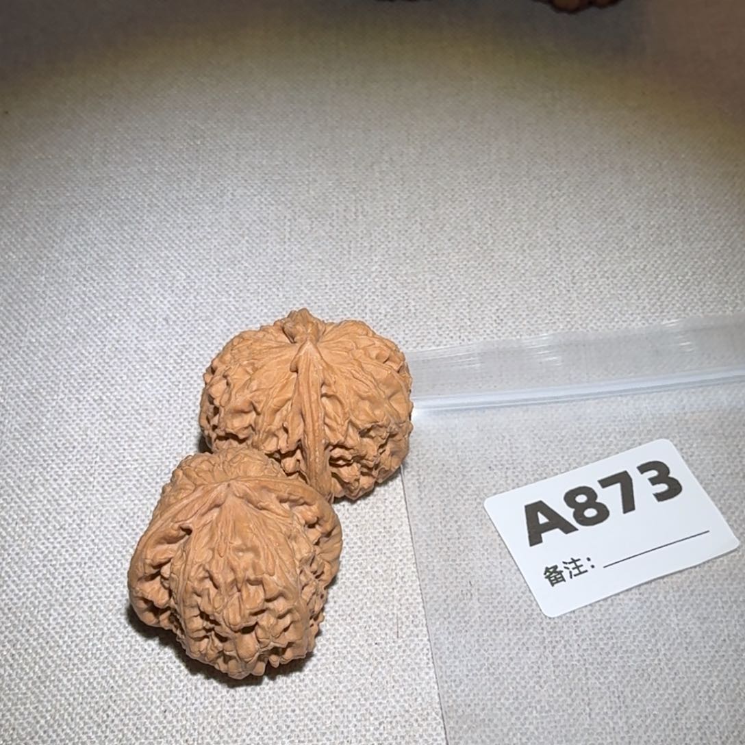 文玩核桃吊坠白狮子873