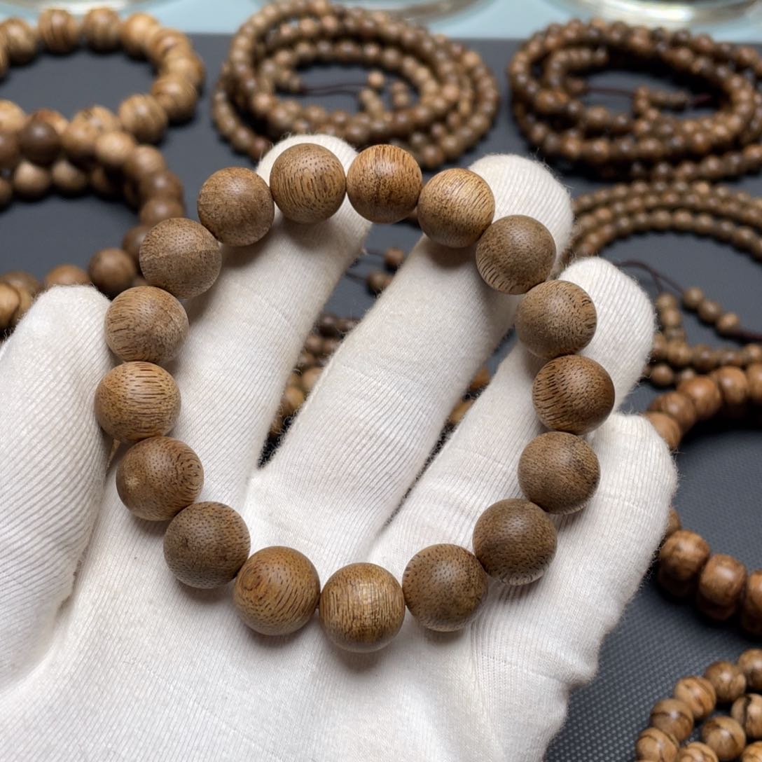 沉香手串汶莱1.3*17颗9克+