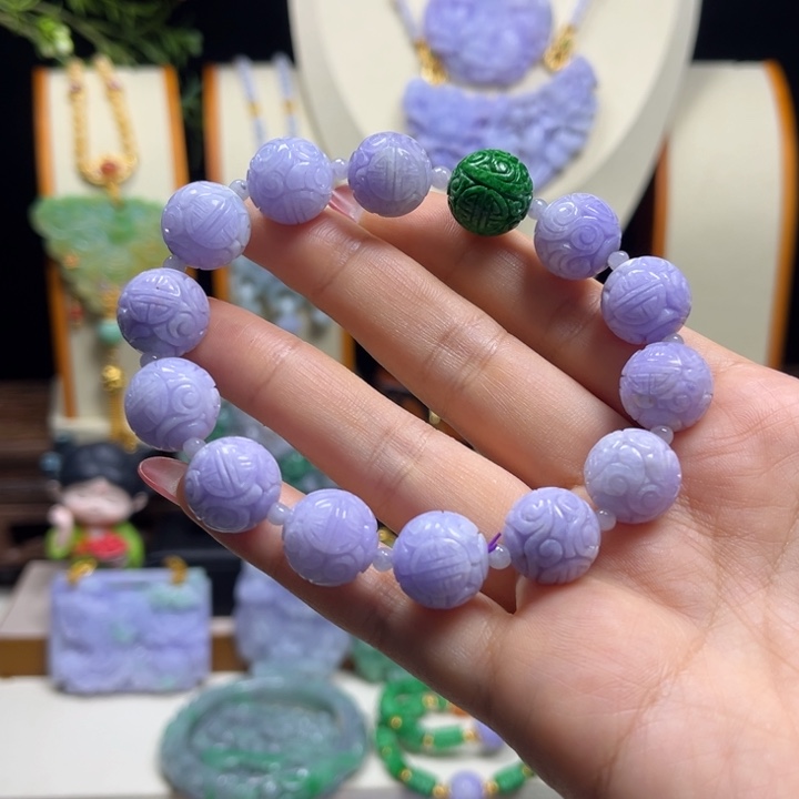 翡翠未镶嵌颈饰吕*清天然翡翠