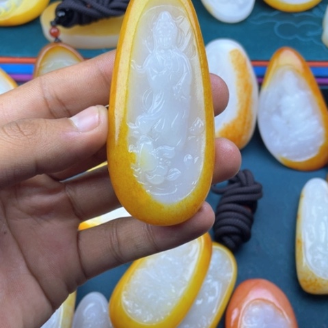【闪购商品】颈饰未镶嵌和田玉（糖玉）柯****酒