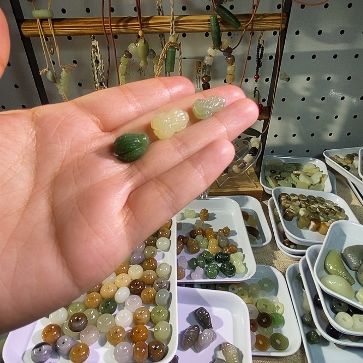 吉***活和田玉未镶嵌手链