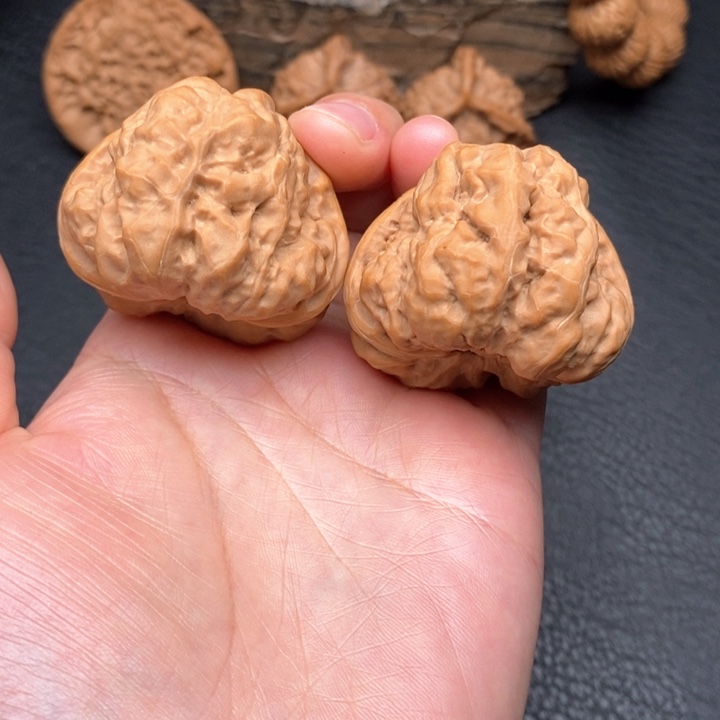 桃核把件三角42哇哇