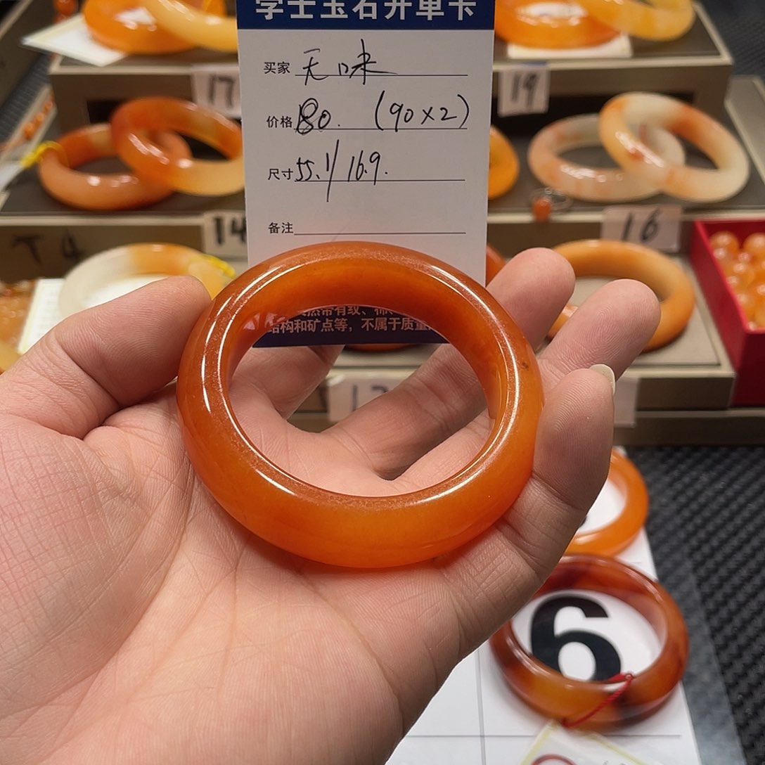 未镶嵌石英质玉（黄龙玉）手镯无*