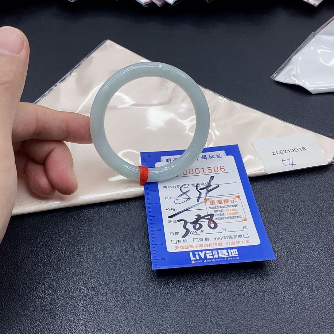 翡翠手镯未镶嵌翡翠手镯