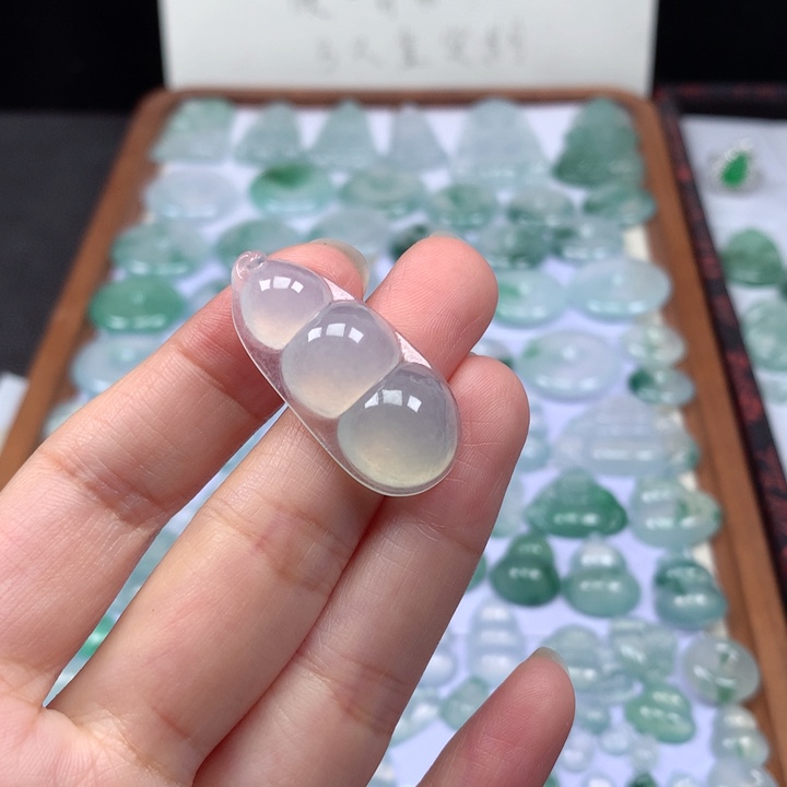 颈饰未镶嵌翡翠冰种大福豆