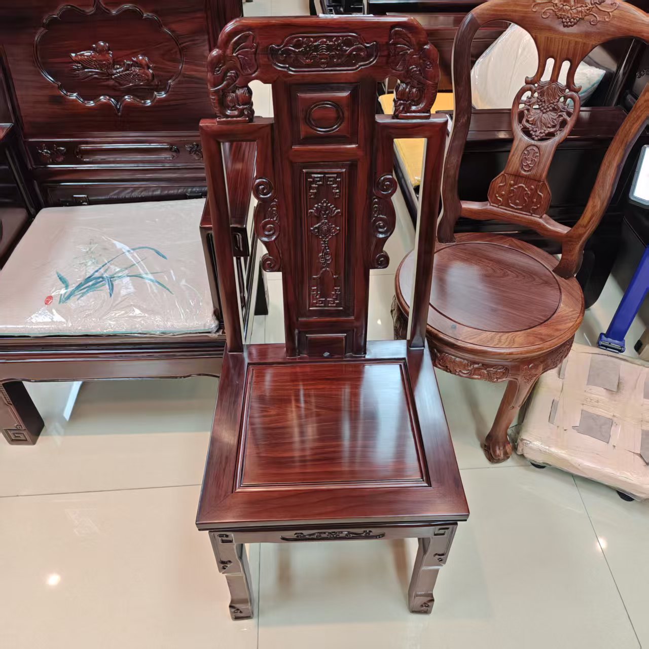 酸枝木 象头餐椅尺寸：长46宽43坐高43背高104