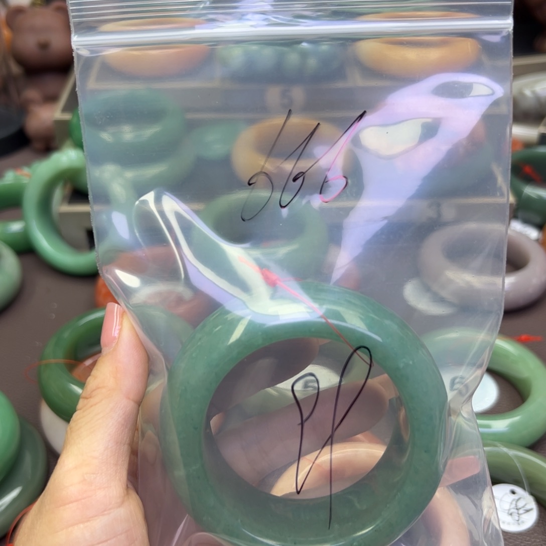 未镶嵌手镯石英岩玉6**.