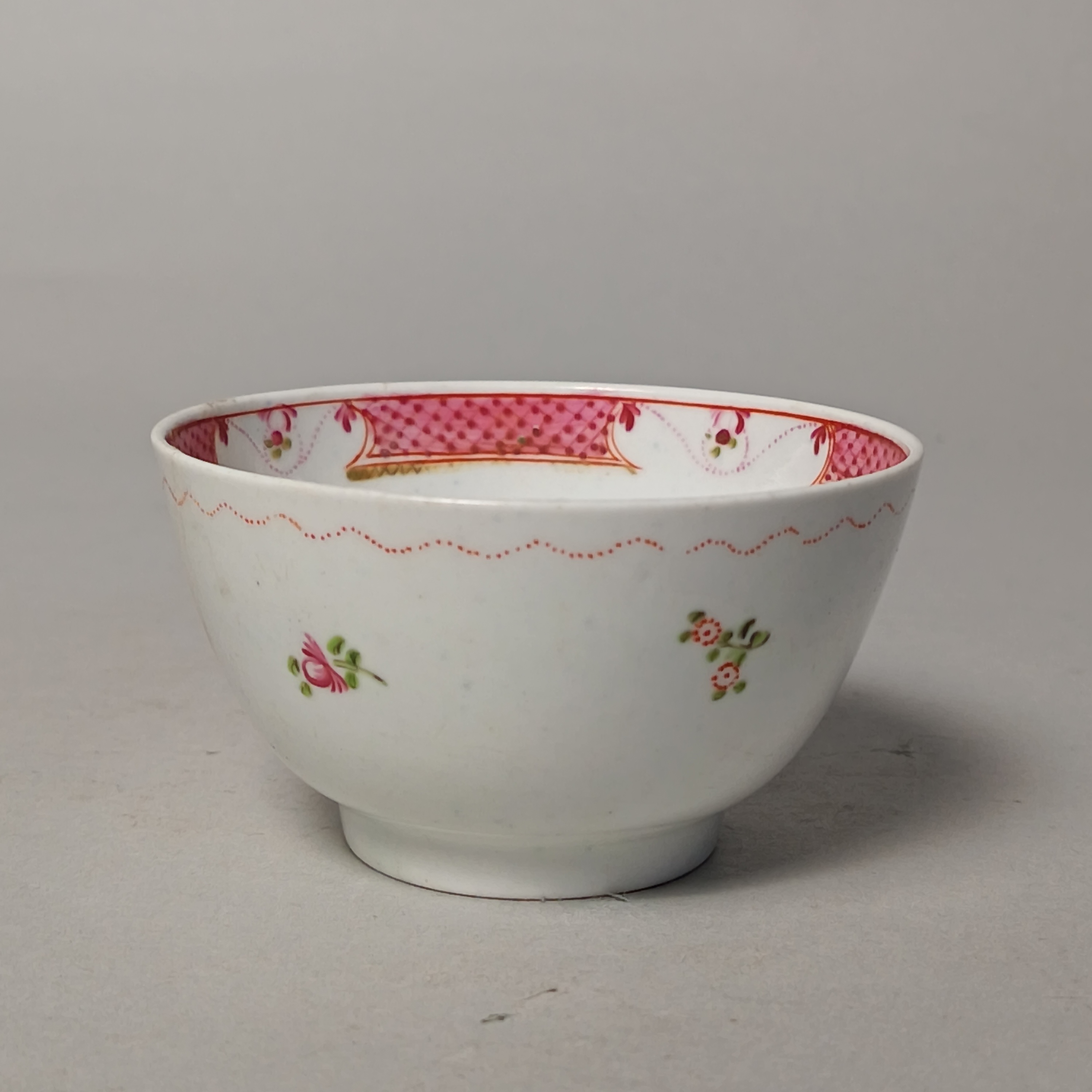 【010022258】清乾隆 粉彩花卉杯