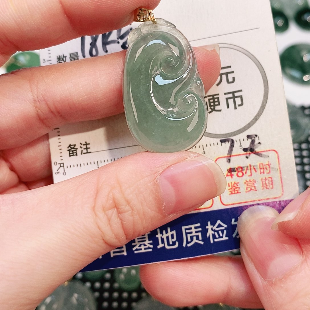 翡翠颈饰18K金镶嵌吊坠