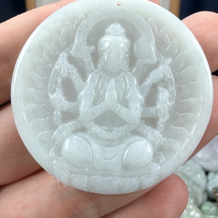 翡翠挂件未镶嵌翡翠