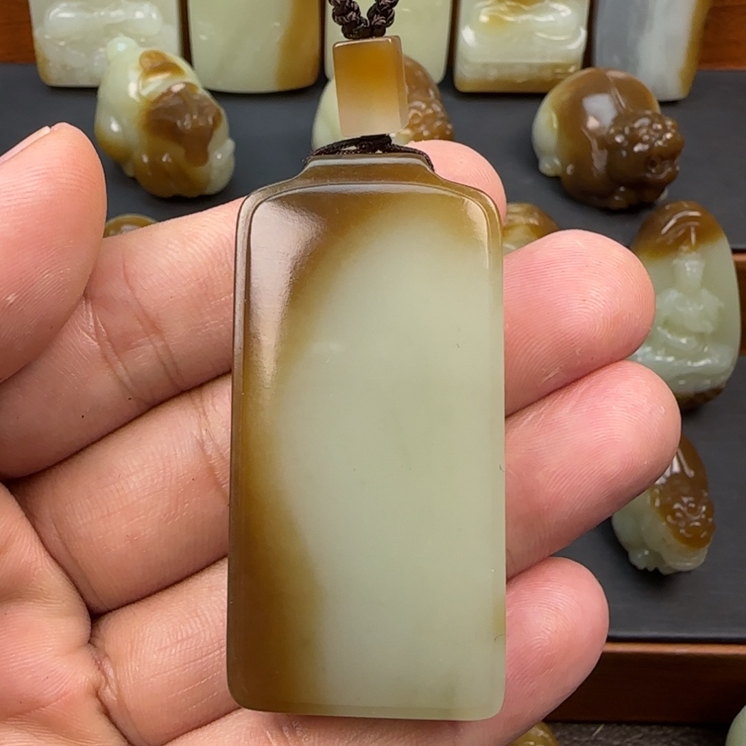 幸***风和田玉（糖玉）未镶嵌颈饰