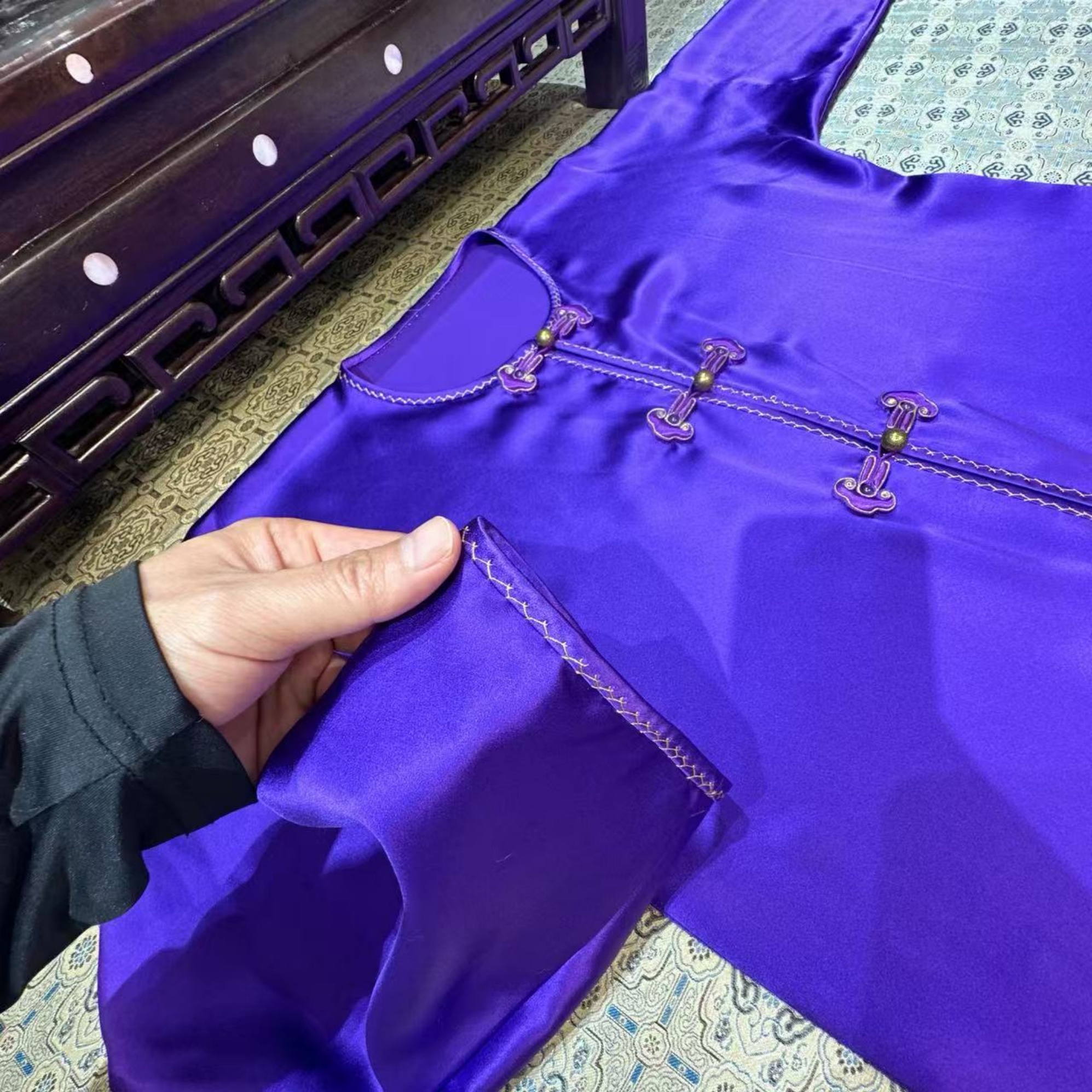 《深夜裁缝店》荣誉出品掌柜推荐2025年新款四大片上衣