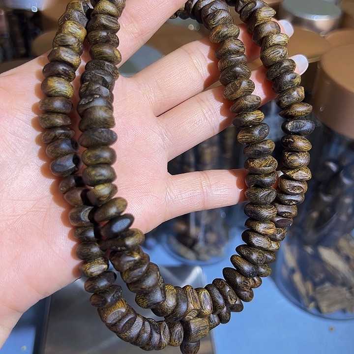 沉香手串奥***探沉水老料树丁虫漏多圈绿棋1.047