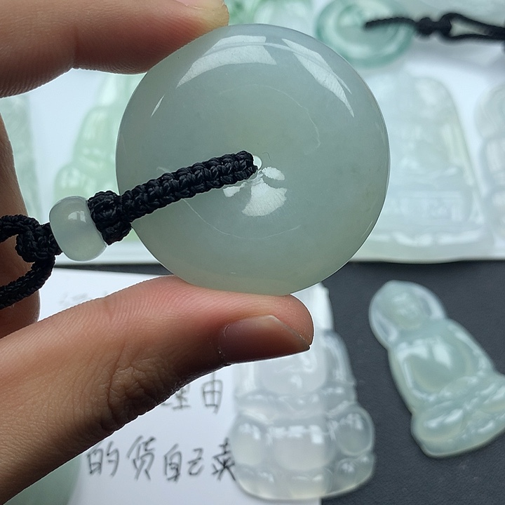 幸***里翡翠未镶嵌颈饰翡翠首饰