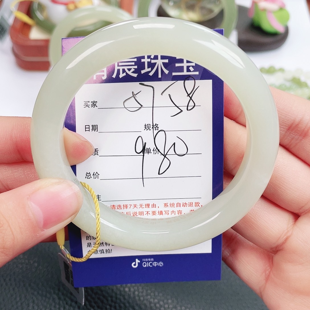 和田玉未镶嵌手镯