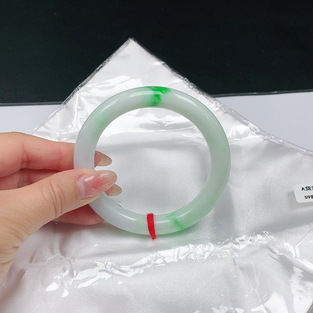 翡翠手镯未镶嵌翡翠092