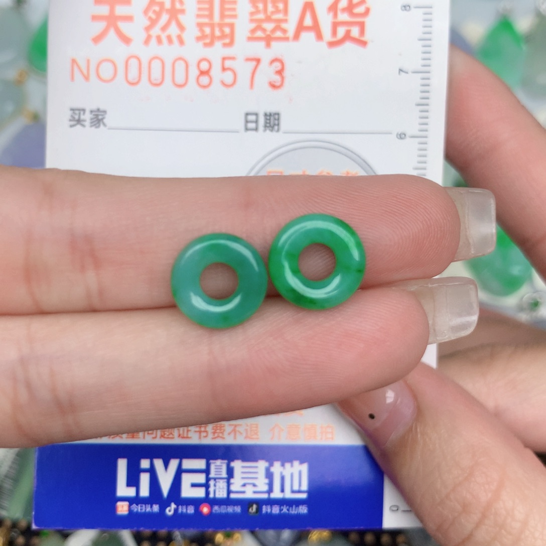 翡翠未镶嵌颈饰甜甜圈