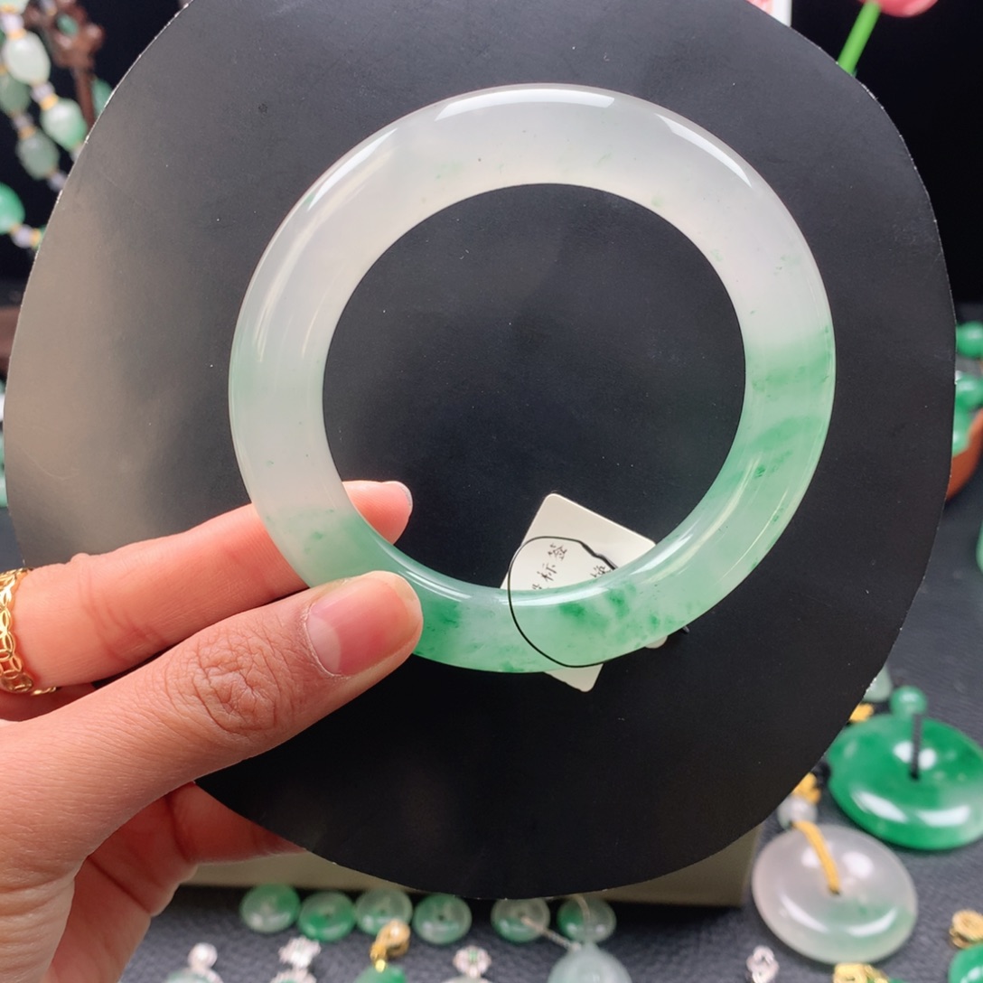 石英质玉未镶嵌手镯