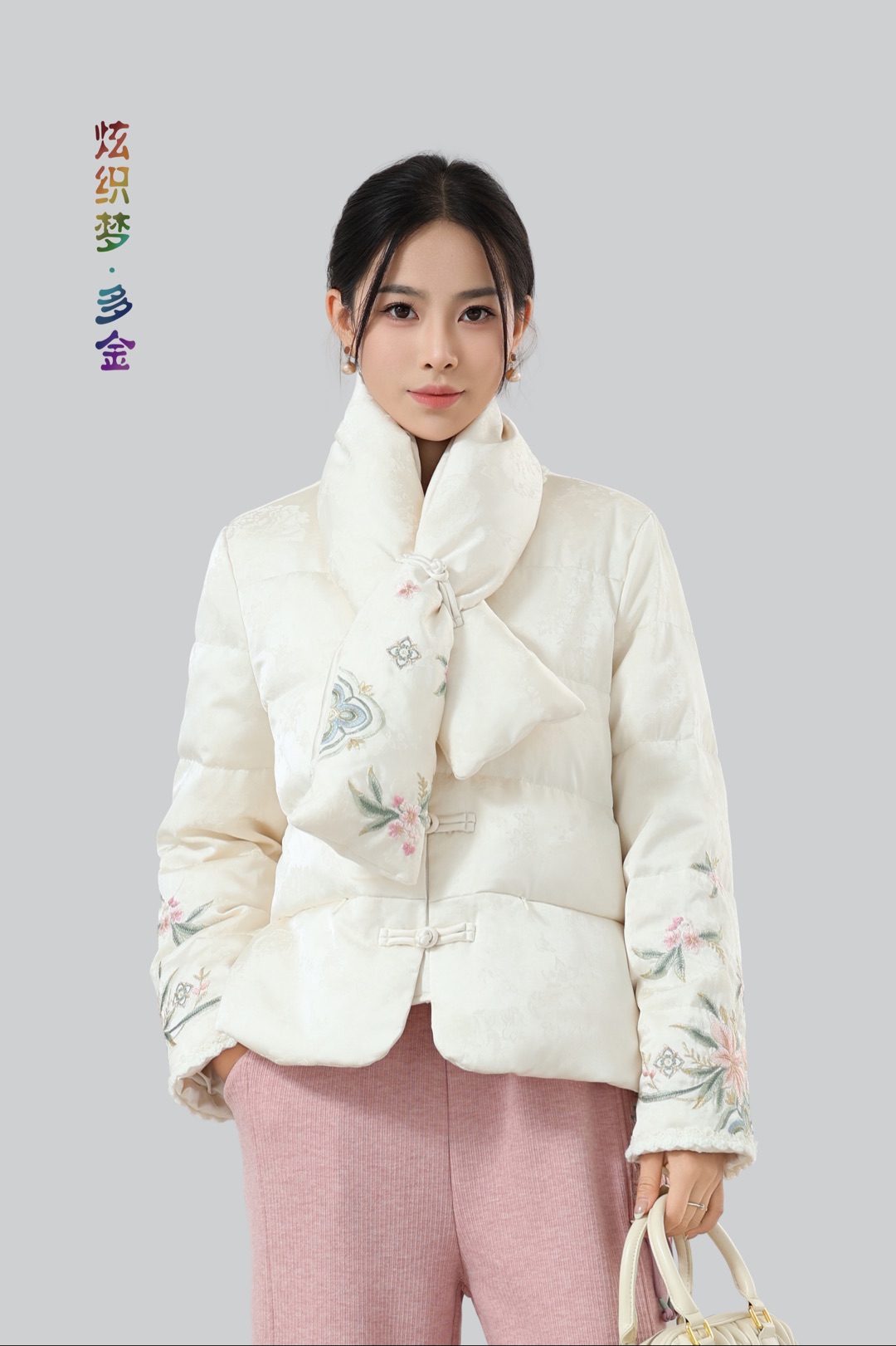 炫织梦多金冬季新款带围脖重工刺绣羽绒服3733