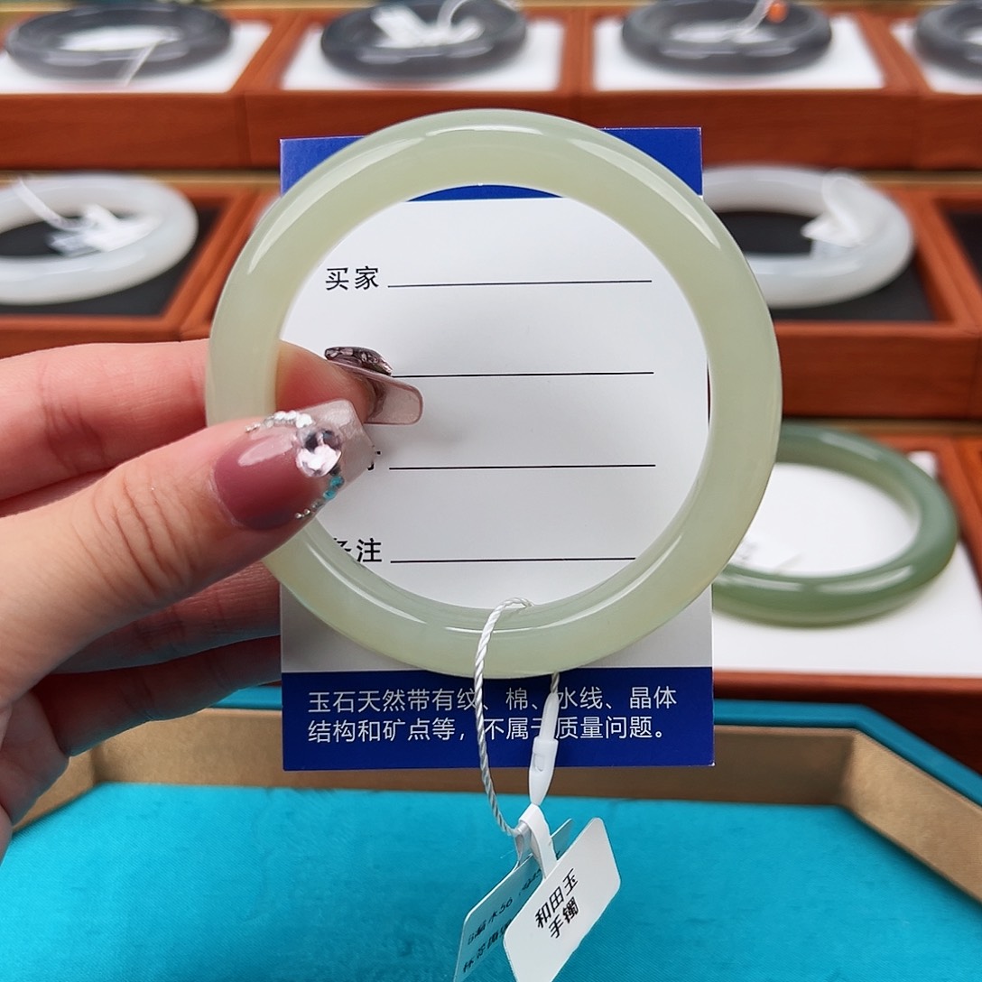 和田玉手镯未镶嵌