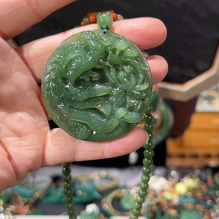 颈饰未镶嵌和田玉