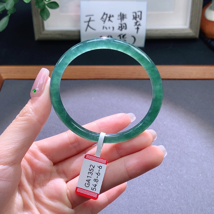 翡翠手镯未镶嵌天然翡翠手镯