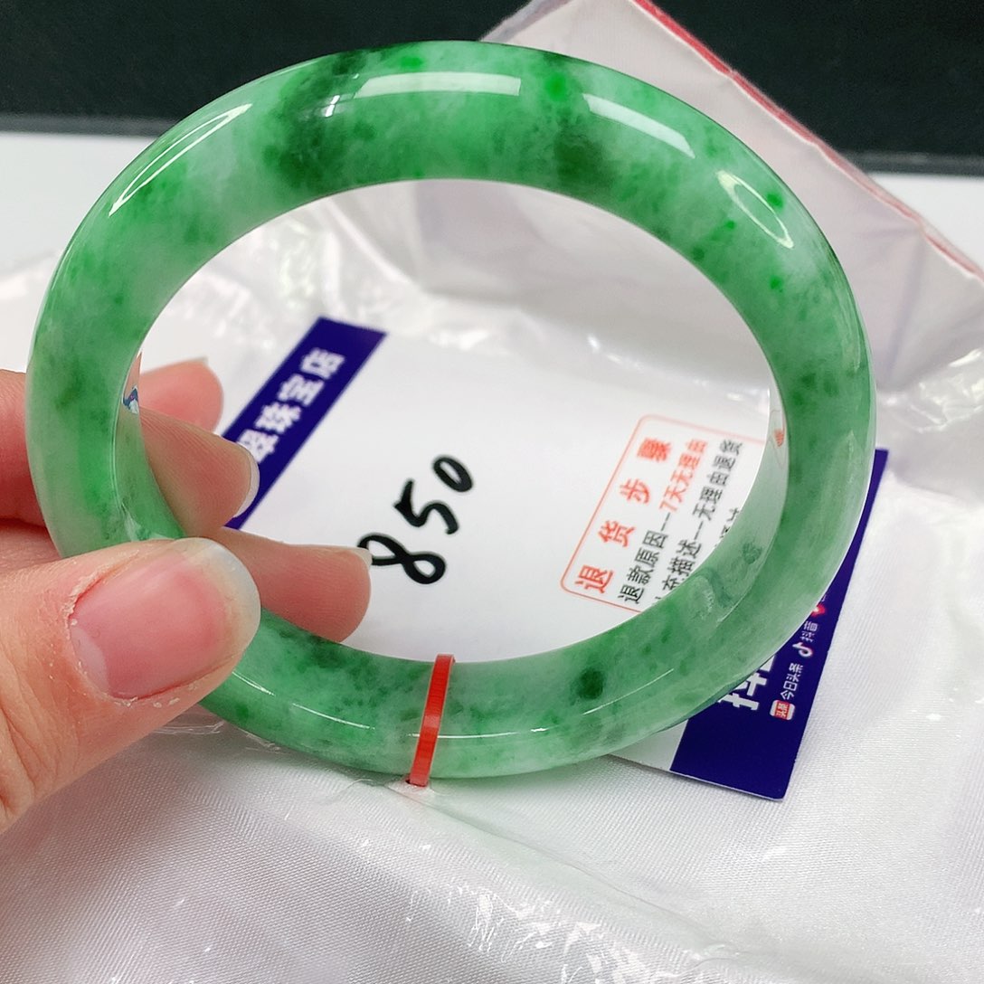 翡翠手镯未镶嵌翡翠
