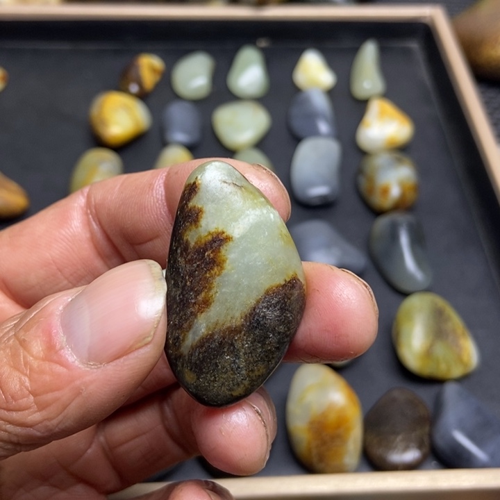 用***6和田玉（糖玉）未镶嵌珠宝奇石