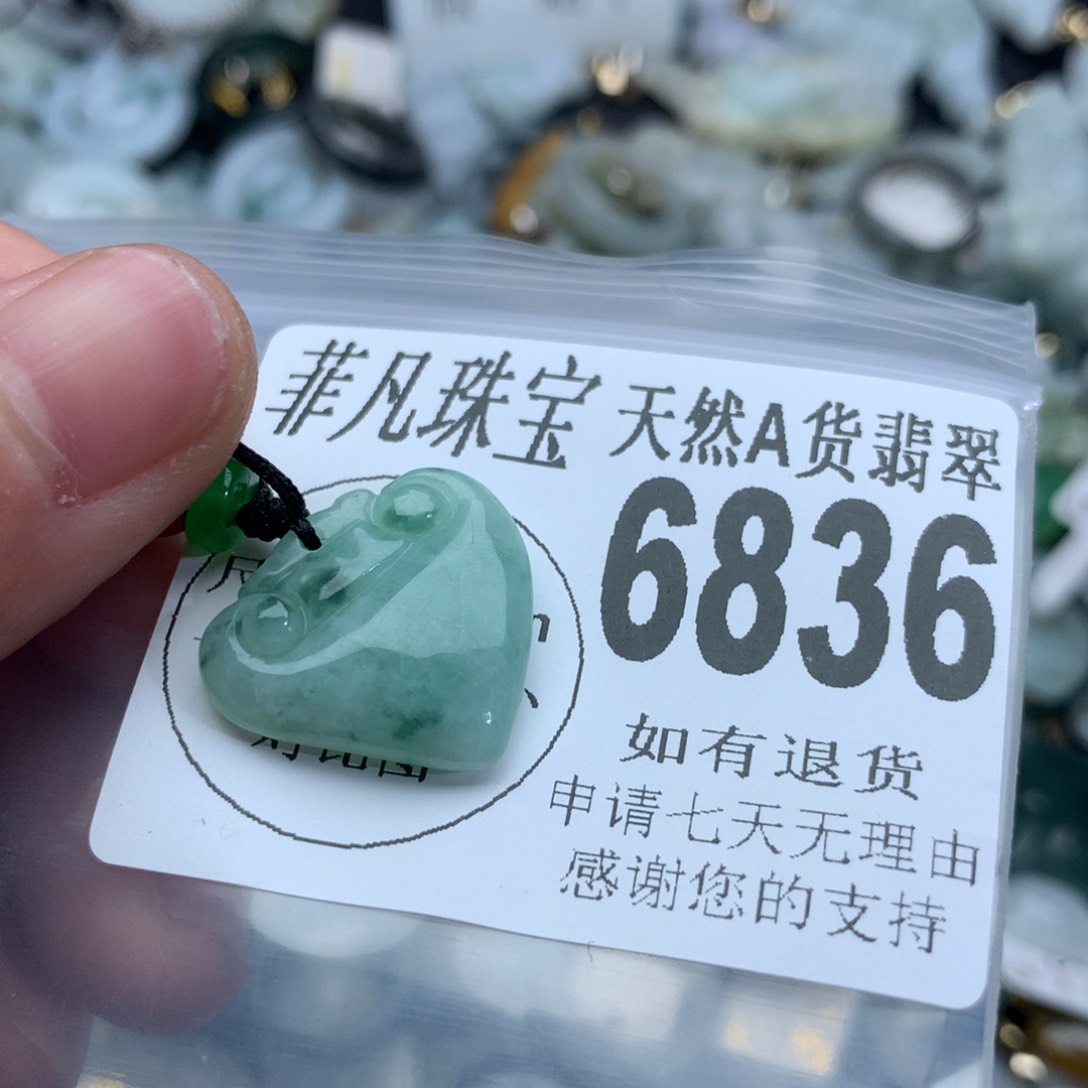 翡翠颈饰未镶嵌6836。