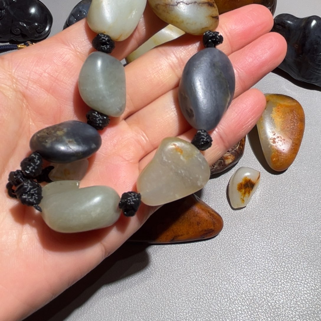 和田玉（糖玉）未镶嵌挂件和田玉60克