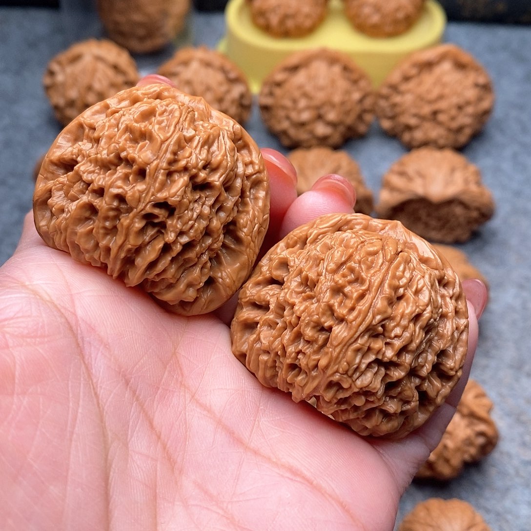 文玩核桃把件精品满肉南疆石43