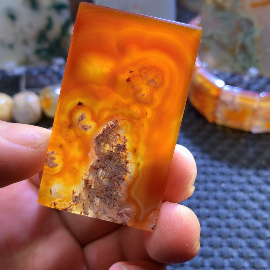 未镶嵌颈饰玛瑙/玉髓小**志