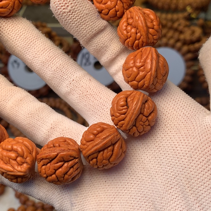 贝***某桃核手串秦岭龙纹